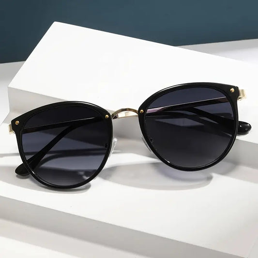 Brielle Women’s Retro Oval Fashion Glasses